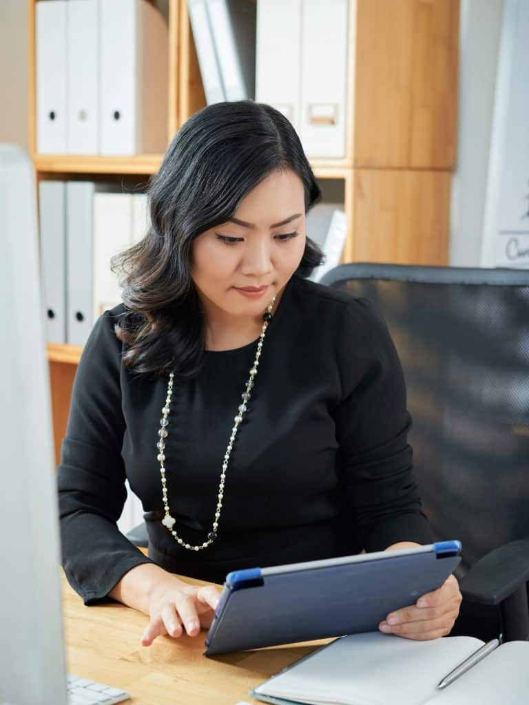 Company secretary in Malaysia. Image of a professional managing compliance for a Sdn Bhd company